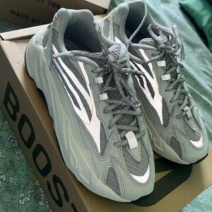 Yeezy Boost 700 V2 Static